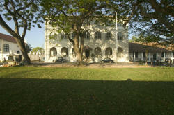 Click on the picture to discover the hotel