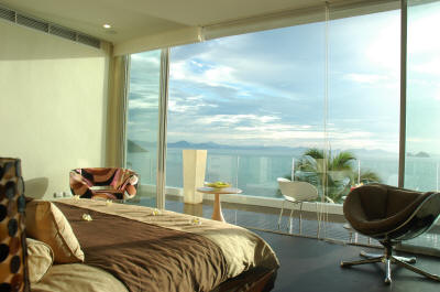 Luxueuse chambre à coucher avec vue