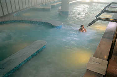 Piscine Thalasso � jets de l'Elounda Spa & Thalassotherapy