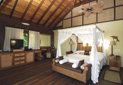 Hideaway Villa - Four-poster bed