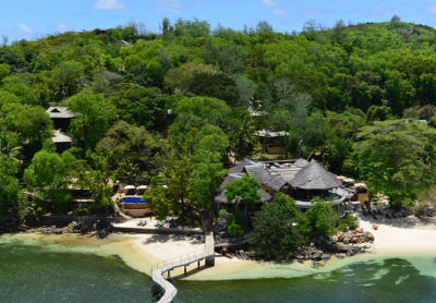 Cerf Island - Resort and beach view