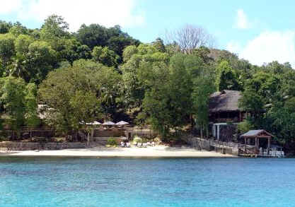 Cerf Island - Resort and beach view