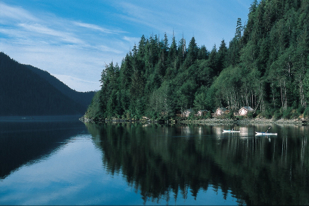 Tente de luxe au bord de la rivire