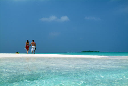 Coco Bodu Hithi - A romantic walk on a sand bank