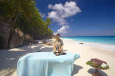 Fregate Island Private - Spa treatment at the beach