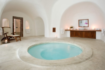 Jacuzzi privatif dans les Suites Perivolas