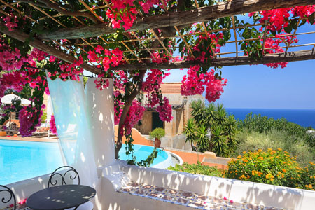 Terrasse avec vue panoramique sur la Méditerranée