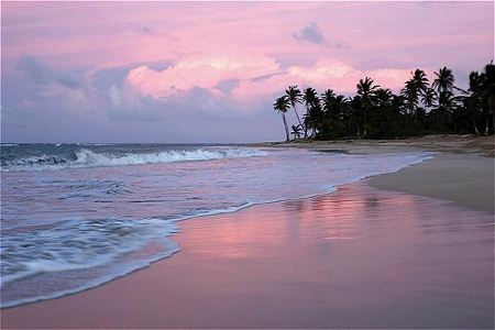 Coucher du soleil romantique sur la mer des Carabes