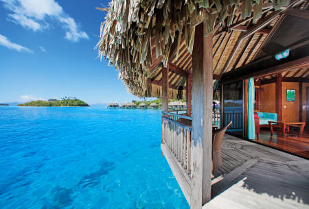 Sofitel Bora Bora Private Island - Vue sur le lagon depuis un bungalow sur pilotis