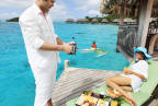 Sofitel Bora Bora Private Island - Petit-djeuner servi par cano