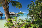 Sofitel Bora Bora Private Island - Vue sur les bungalows sur pilotis depuis le motu