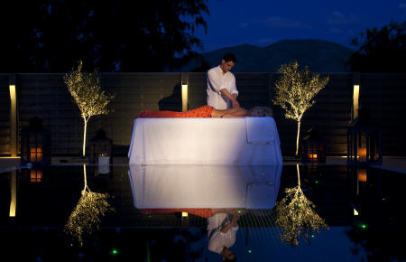 Yria Hotel Resort - Massage au bord de la piscine