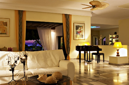 Piano dans le hall d'entr�e